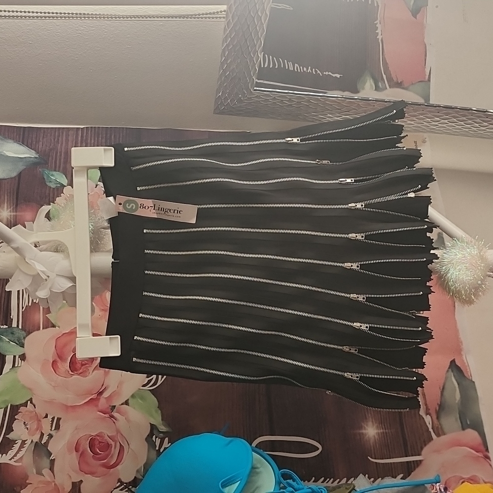 All over zipper skirt
